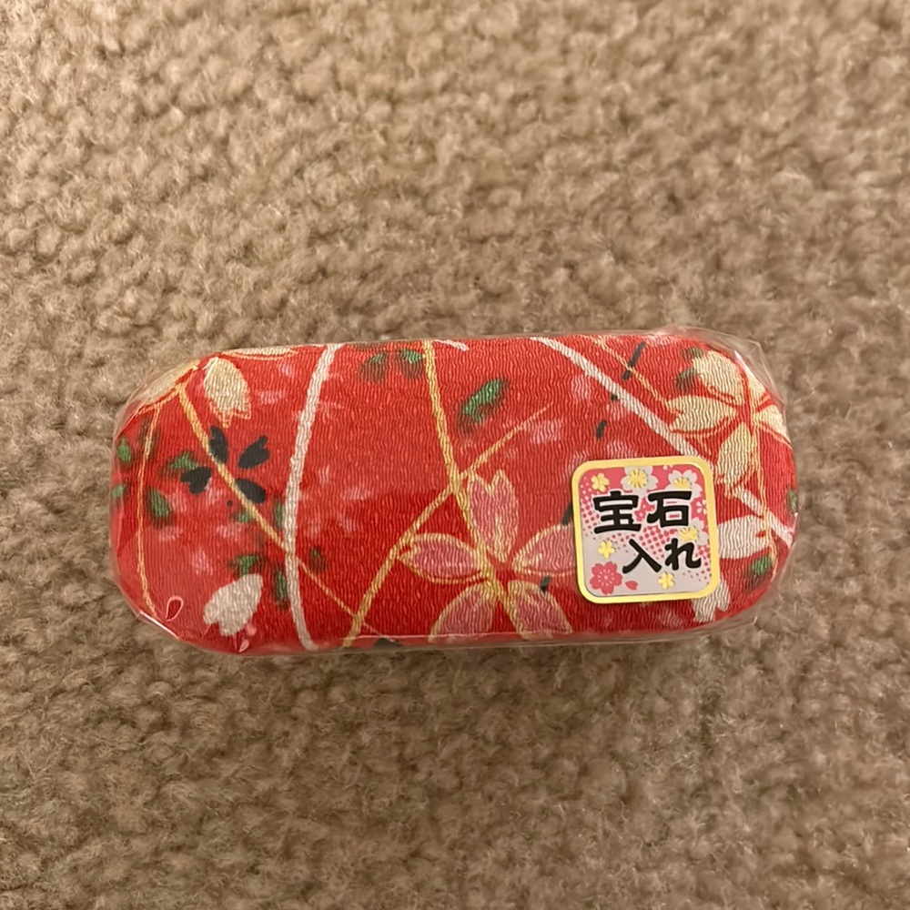 Japanese small patterned vase